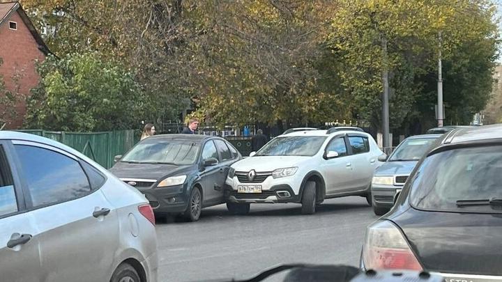 В Кировском районе Саратова столкнулись две иномарки