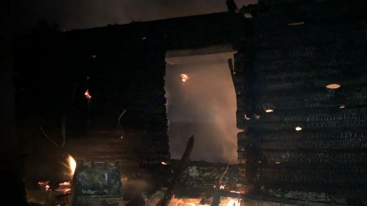 Ночью в Аткарске неизвестные подожгли дом