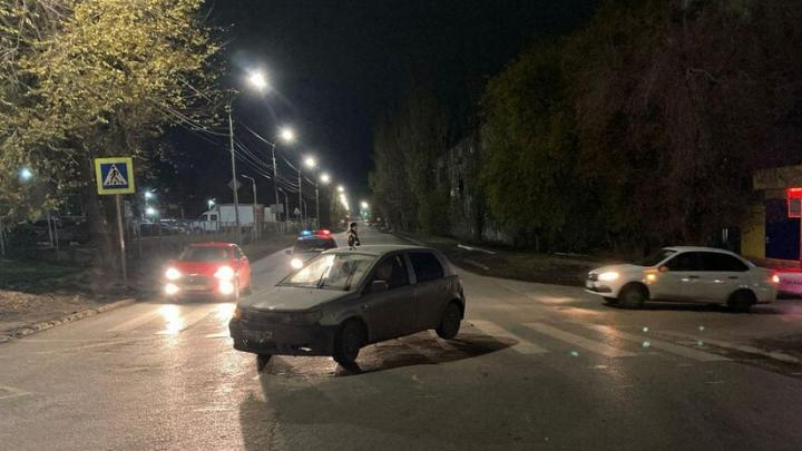 На Антонова в Саратове иномарка сбила пешехода