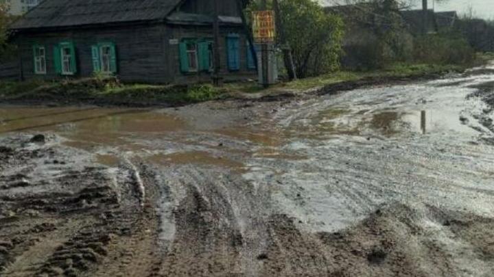 Жителям частного сектора в центре Энгельса придется год ждать ремонта дорог