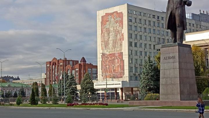 Правительство области заказывает транспортное обслуживание для депутата Госдумы за миллион рублей