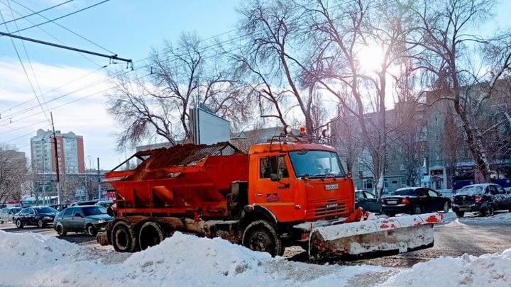 В Саратове для уборки улиц от снега ограничат стоянку транспорта