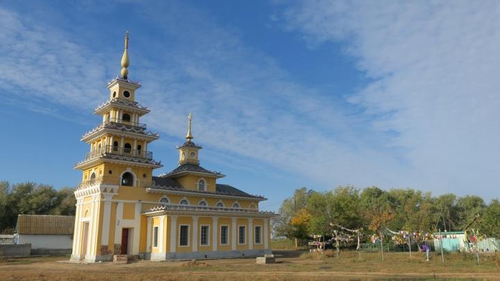 Волжские хурулы Павла Кузнецова