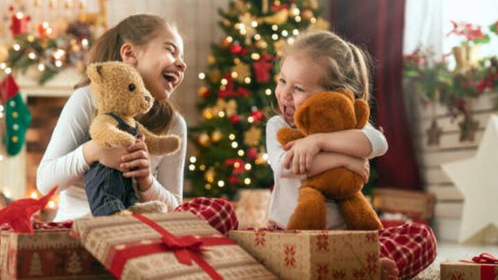 Роспотребнадзор дал рекомендации родителям по выбору новогодних подарков