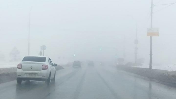 Саратовцев предупреждают о тумане и скользких дорогах