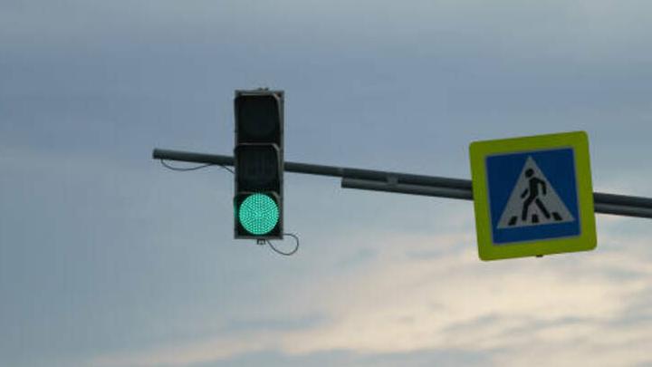 В Саратове отключили светофор на оживленном перекрестке