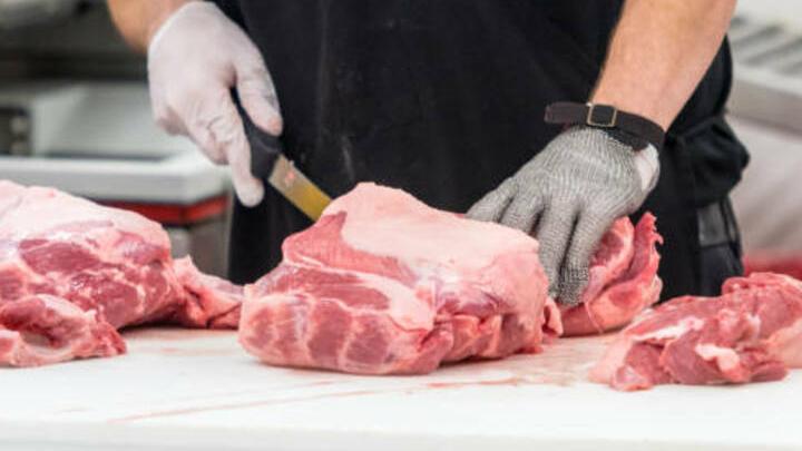 За год в Саратове выявлено 5,37 тонн опасного мяса
