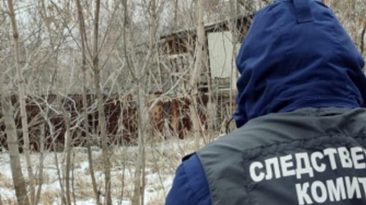 В поселке Гагаринского района нашли труп мужчины