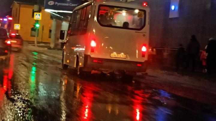 Утренний потоп на Танкистов в Саратове мешал движению транспорта