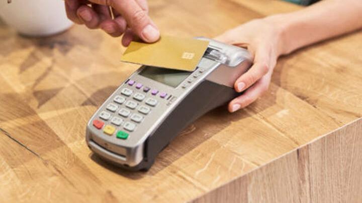 В Саратове на продавца завели уголовное дело за покупки по чужой банковской карте