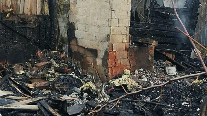 Ночью в Балаково сгорел дачный дом