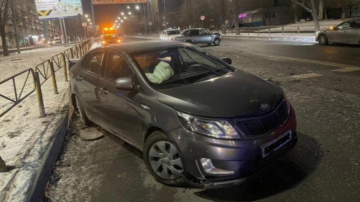Два парня пострадали в ночном ДТП на проспекте Строителей в Саратове