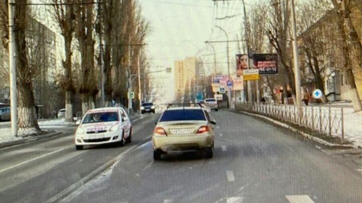 Иномарка сбила двух девушек на улице Чернышевского в Саратове