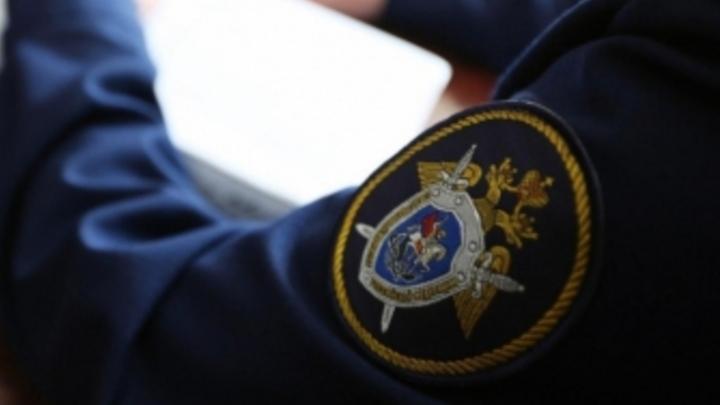 В Саратове сотрудница полиции за взятку прописала иностранку в квартире