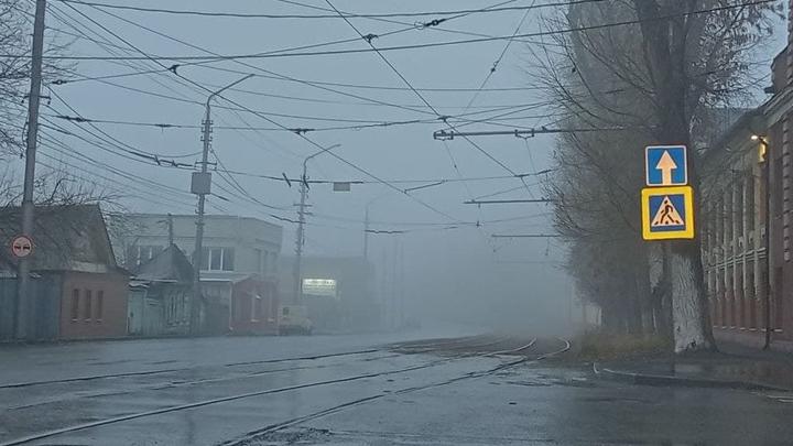 Саратовцев предупредили о густом тумане на дорогах