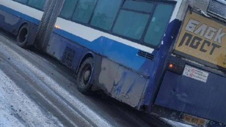Жители Энгельса жалуются на неадекватное поведение водителя автобуса
