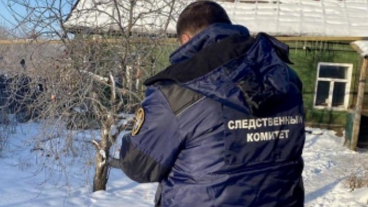 Во дворе дома в Петровске нашли труп замерзшей пенсионерки