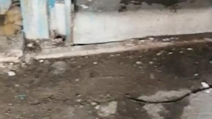 Жители многоэтажки в Энгельсе жалуются на затопленный подвал