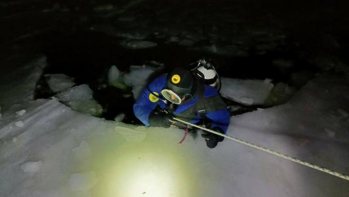 На Волге под лёд провалился внедорожник: один мужчина спасся, второй погиб