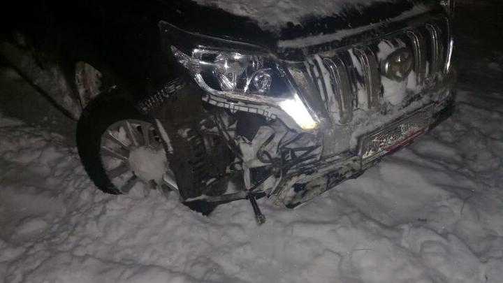 Внедорожник вылетел с дороги на саратовской трассе: пассажирка в больнице
