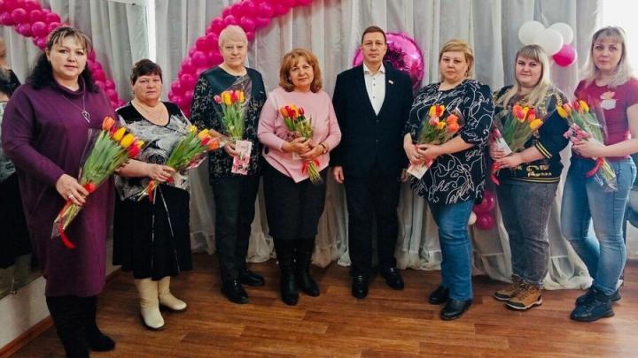 В преддверии Международного женского дня по инициативе Главы региона Романа Бусаргина  стартовала акция «Букетик с фронта»