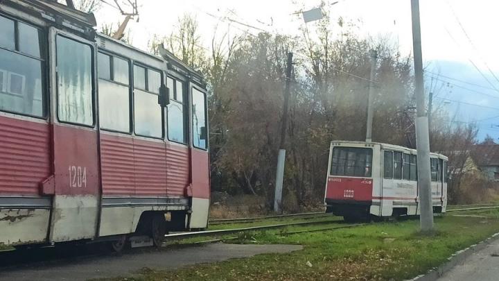 Из-за схода трамвая с рельсов в Саратове прервалось движение двух маршрутов