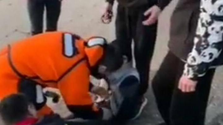 В Балакове гулявшие рядом с пляжем медики спасли тонувшего мужчину 