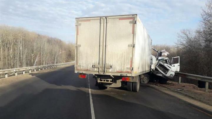 Два водителя пострадали в ДТП с грузовиками в Татищевском районе