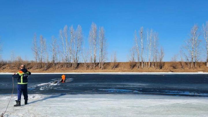 В Балаковском районе мужчина провалился под лед и не выбрался