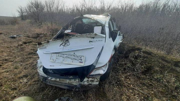 На саратовской трассе иномарка вылетела с дороги: пострадали четыре человека