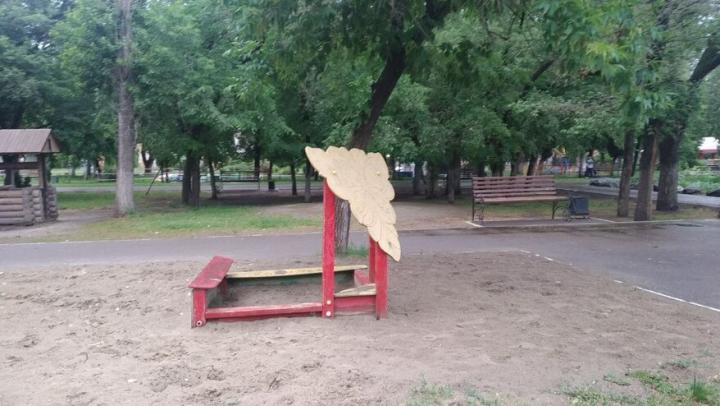В Ленинском районе Саратова восстановят игровые и спортивные площадки 
