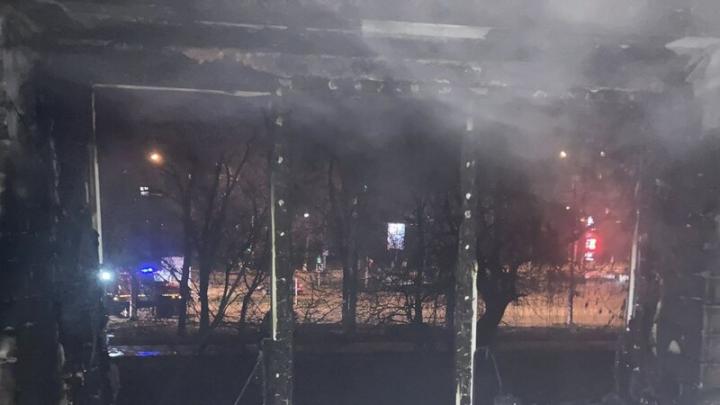 На пожаре в девятиэтажке в Энгельсе погиб мужчина: 25 человек спасены