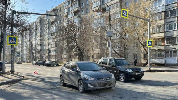 Автоледи сбила девушку в Кировском районе Саратова