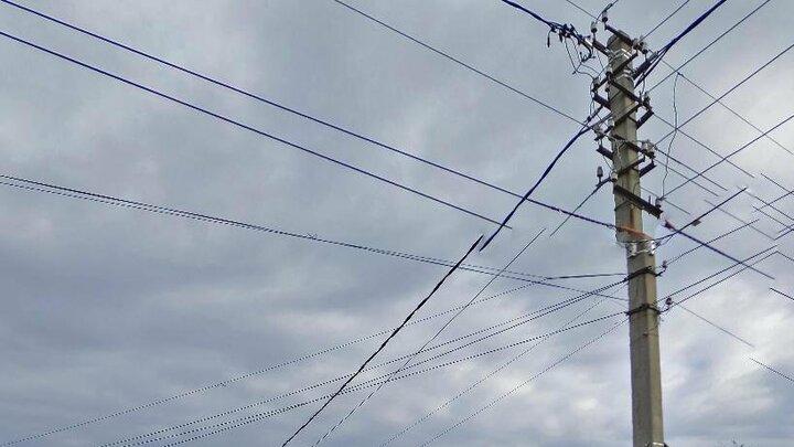 Из-за бушующего ветра в Саратовской области оборвались линии электропередач