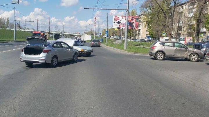 Три человека пострадали в ДТП на Шехурдина в Саратове