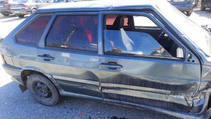 В Саратове столкнулись "14-я" и Honda: пострадала пассажирка