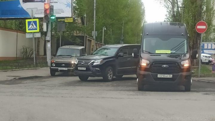 У "Локомотива" ДТП с микроавтобусом ритуальной службы парализовало движение транспорта