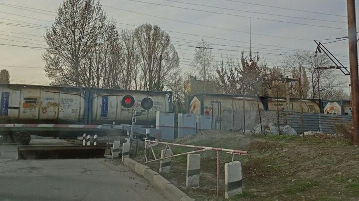 В Заводском районе Саратова на ночь закроют железнодорожный переезд