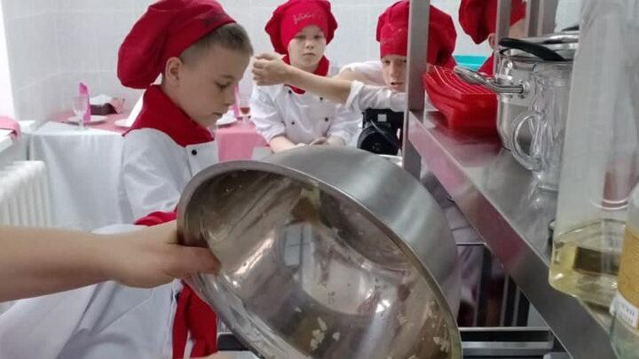 Воспитанники Хвалынской школы-интерната обучаются кулинарии 