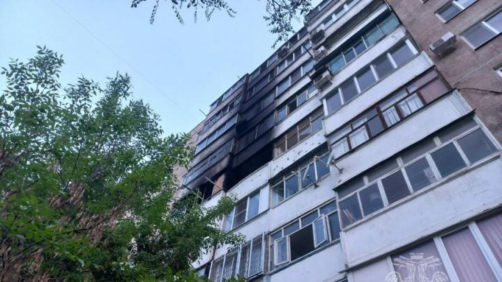 После взрыва газа в энегльсской девятиэтажке женщина повисла на решетке 3-го этажа