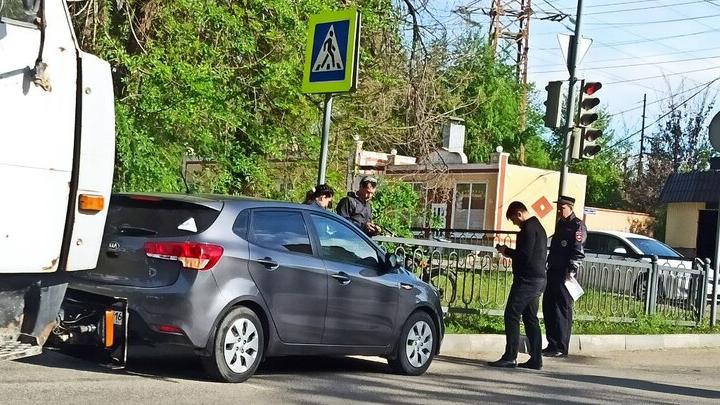 В Саратове велосипедист врезался в иномарку на Астраханской