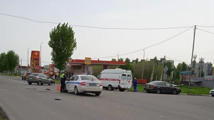 В Балакове водитель "Тойоты" оказался в больнице после ДТП с "Калиной"