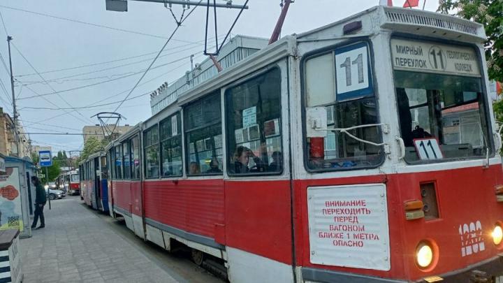 Трамваи стояли в Мирном переулке около часа из-за инцидента с пассажиром