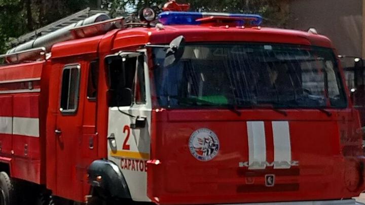 Пожарные эвакуировали 20 саратовцев из девятиэтажки на 7-й Дачной