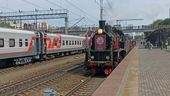 В Саратов прибыл ретропоезд