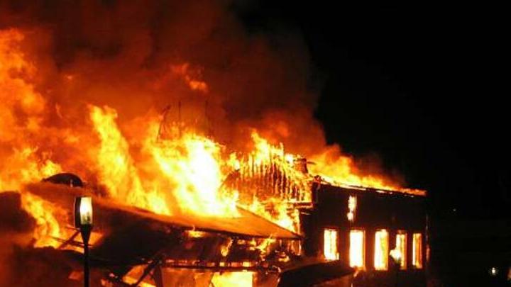 На пожаре в Саратове погибла женщина