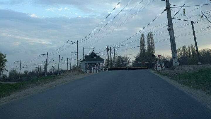 В двух районах Саратова закроют железнодорожные переезды