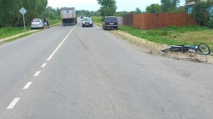 Подросток на мопеде погиб после столкновения с грузовиком в Самойловском районе