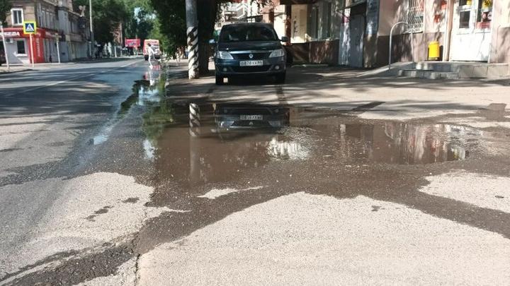 В Энгельсе канализация затопила улицу Горького