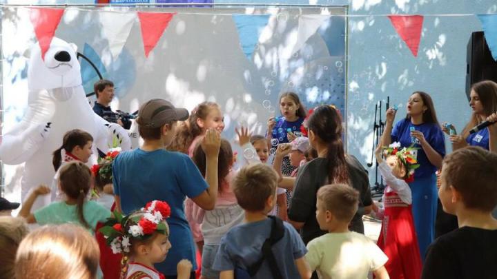 Жители Зонального отметили День защиты детей в обновлённом клубе «Парус»